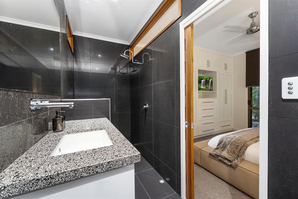 Ensuite